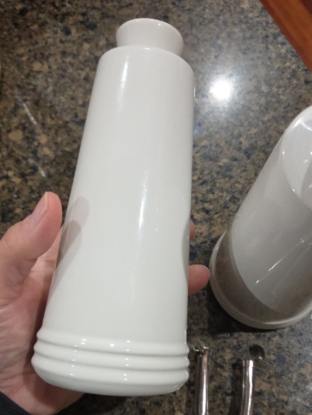 Le Creuset White  Oil & Vinegar Set - Picture 10 of 13